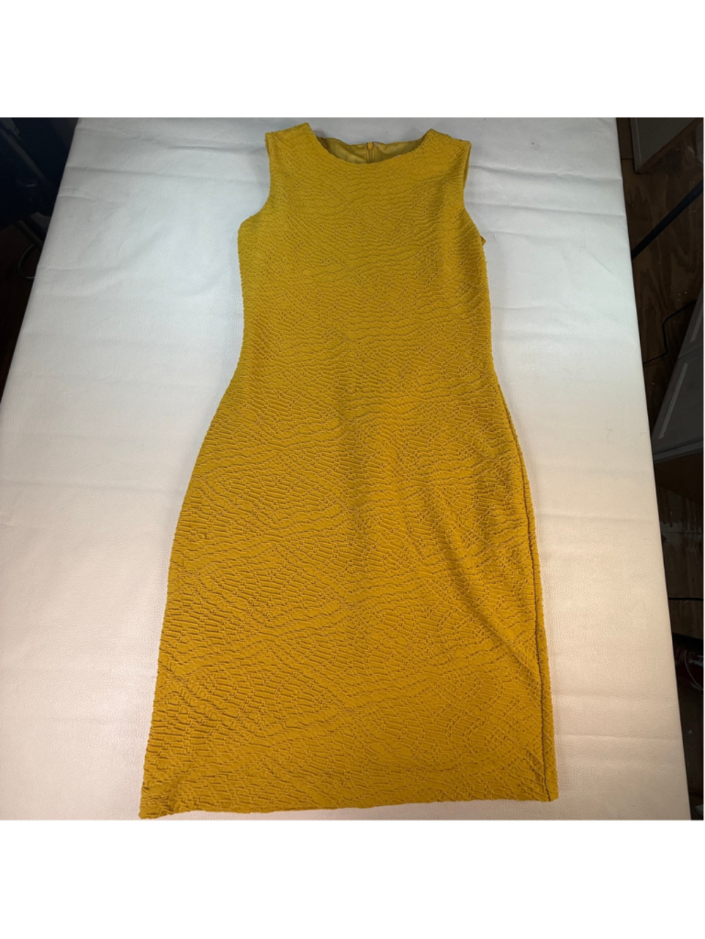 Calvin Klein Dress Womens 6 Mustard Yellow Textured Sheath Midi Sleeveless